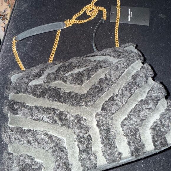 Brand new with dustbag Yves Saint Laurent Black Women's shoulder Bag LouLou - Picture 6 of 9